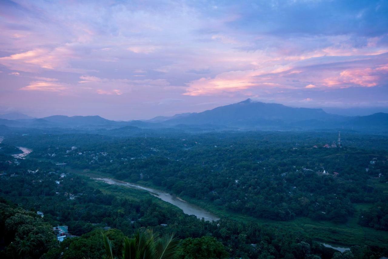 Ceyloni Panorama Resort Kandy Exterior photo